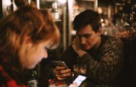 News Social Media and Blossoming Romance: An Oxymoron? for College Students