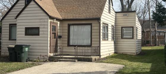 Gateway Technical College  Housing Cozy 2 bedroom, 1 bath for Gateway Technical College  Students in Kenosha, WI