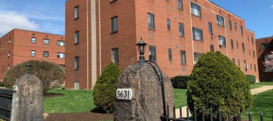 CMU Housing 1BR! On Bus Line! Onsite Laundry! Parking Available! for Carnegie Mellon University Students in Pittsburgh, PA
