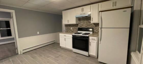 UMass-Dartmouth Housing Spacious Apartment Fall River !! for University of Massachusetts Dartmouth Students in North Dartmouth, MA