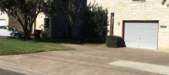 Georgetown Housing Under market priced 3/2.5/1 Luxury Townhouse with Large Home Office for Georgetown Students in Georgetown, TX