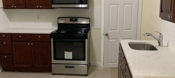 Fordham Housing BEAUTIFULLY RENOVATED DOWNTOWN NEWARK HOME* BRAND NEW SS APPLIANCES*GRANITE COUNTERTOPS*HARDWOOD FLRS*COMMUTER FRIENDLY LOCATION*PETS OK*AVAILABLE NOW!!! for Fordham University Students in Bronx, NY