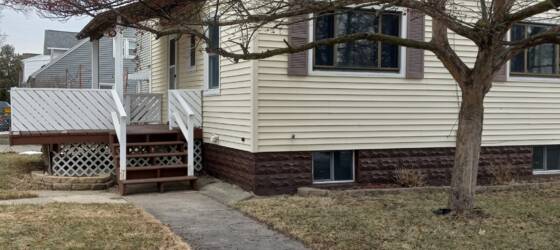 Calvin Housing WELL MAINTAINED 3 BED/1.5 BATH HOME NEAR RICHMOND PARK for Calvin College Students in Grand Rapids, MI