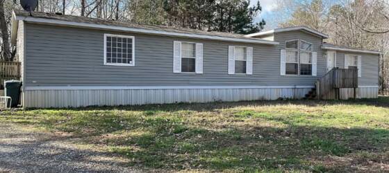 Cleveland Housing Spacious and Updated Home near Expressway w/ Internet Included! for Cleveland Students in Cleveland, GA