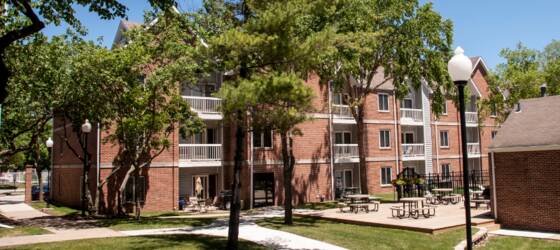 University of Phoenix-Iowa Housing CONVENIENT DRAKE LOCATION - INTERNET INCLUDED for University of Phoenix-Iowa Students in Des Moines, IA