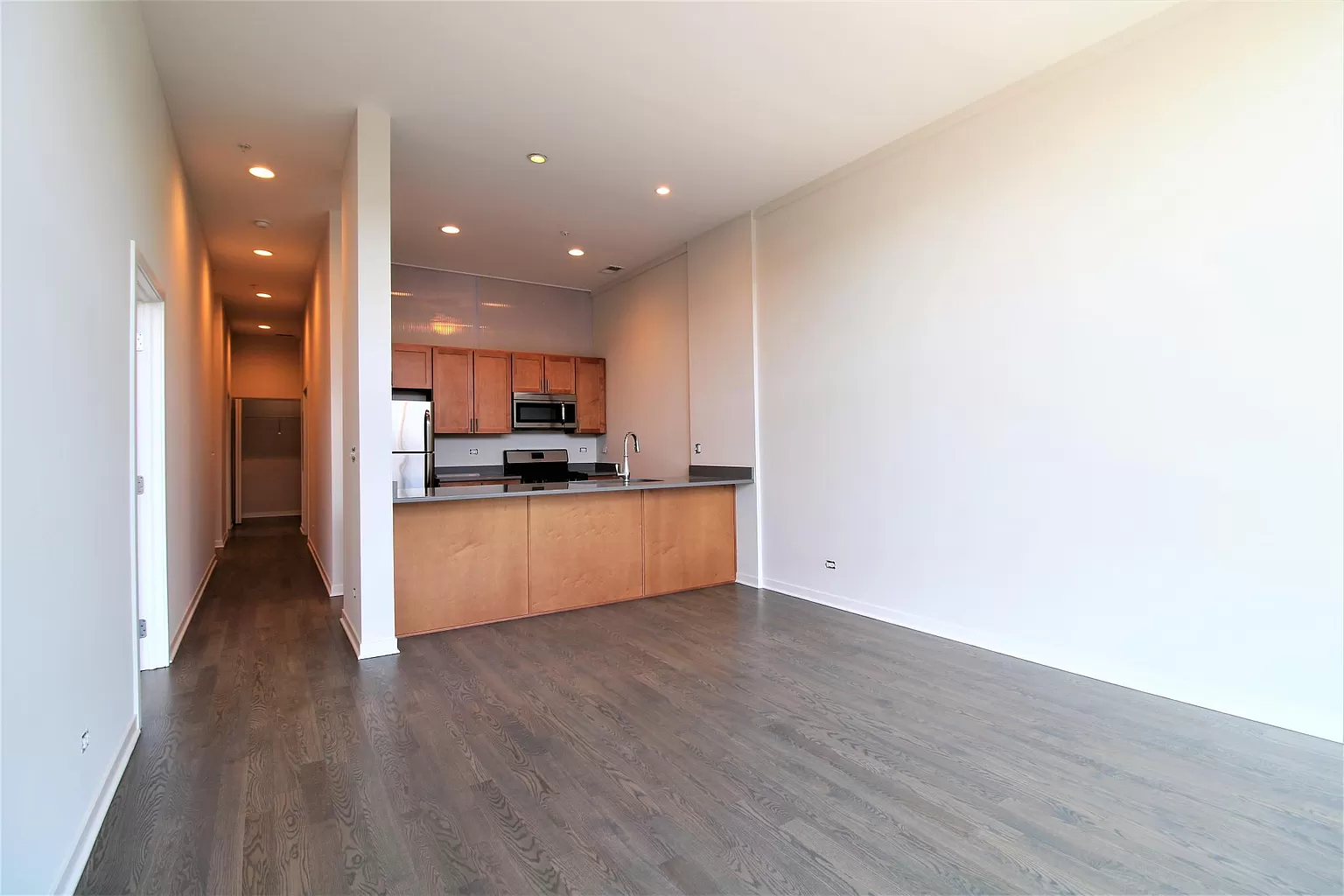 Argosy University-Chicago Housing 2.5 Bed 2 bath apartment - Available for lease takeover or looking for a room mate for Argosy University-Chicago Students in Chicago, IL
