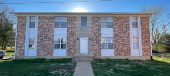 Rolla Housing Two bed, one bath conveniently located in town. for Rolla Students in Rolla, MO