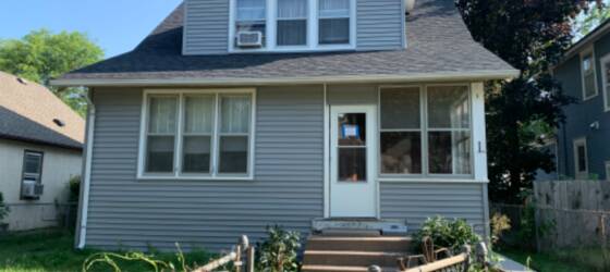 Macalester Housing Spacious 4 bedroom home for Macalester College Students in Saint Paul, MN