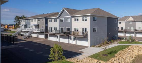 Chippewa Valley Technical College Housing SPACIOUS UPDATED TOWNHOME WITH IN-UNIT LAUNDRY for Chippewa Valley Technical College Students in Eau Claire, WI