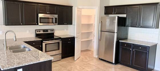 Rogers Housing Beautiful Townhome Close to The Pinnacle! for Rogers Students in Rogers, AR