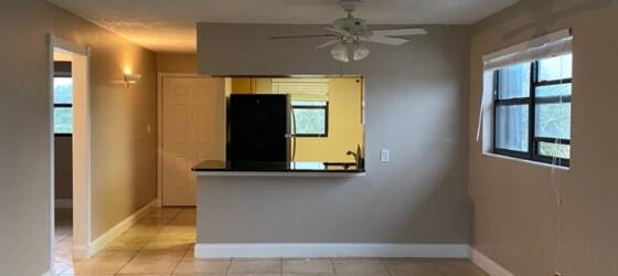 Indian River State College Housing 2 bedroom apartment near downtown Fort Pierce for Indian River State College Students in Fort Pierce, FL