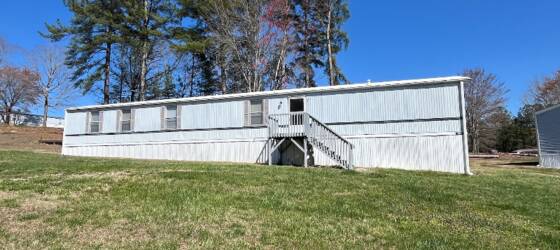 Montreat Housing ***3 bdrm home located on 1/4 acre lot minutes from town-NO SMOKING or PETS*** for Montreat College Students in Montreat, NC