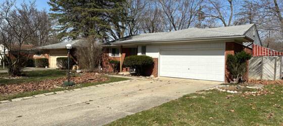 Southfield Housing Three bedroom ranch home in a quiet suburban neighborhood for Southfield Students in Southfield, MI