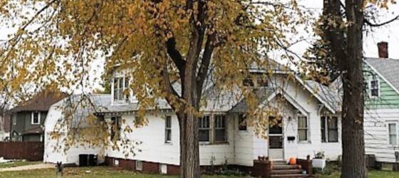 VCSU Housing 5 Bedroom Home in Great Family Neighborhood Close to Community Activities and Schools for Valley City State University Students in Valley City, ND