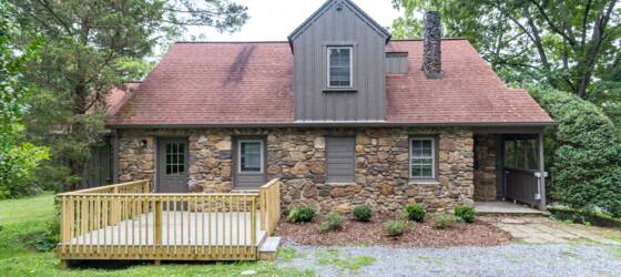 King Housing Charming 4 bedroom stone cottage for King College Students in Bristol, TN