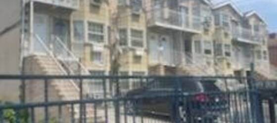 Queens Housing Three bedroom apartment for rent for Queens College Students in Flushing, NY