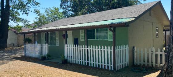 Grants Pass Housing Beautiful 2-Bed/1-Bath Downtown Cottage for Grants Pass Students in Grants Pass, OR