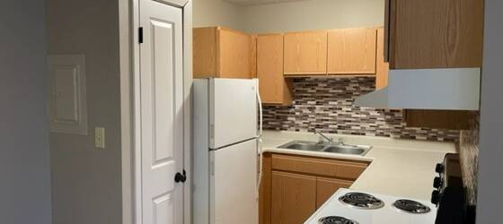 Midstate College Housing Woods and Meadow Apartments - One Bedroom - $500 Move in Credit Available for Midstate College Students in Peoria, IL