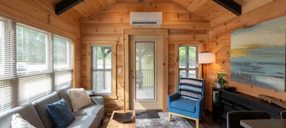 Blue Ridge Community College (NC) Housing Stylish New Tiny House Rural Campobello - Weekly or Monthly Rent for Blue Ridge Community College (NC) Students in Flat Rock, NC