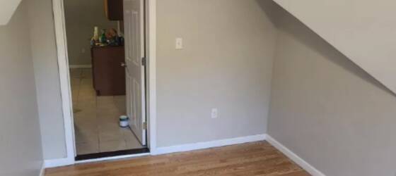 Montclair State Housing Cozy 1 Bed, 1 Bath Unit in Patterson | Available 03/08 | $1600/mo for Montclair State University Students in Montclair, NJ