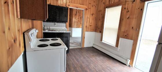 NEC Housing NEW Large 2 Bed 1 Bath Remodeled Apartment for New England College Students in Henniker, NH