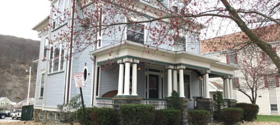 Meadville Housing NEW! 2BR Downtown Franklin for Meadville Students in Meadville, PA