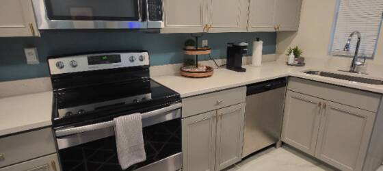 JU Housing Fully Furnished, Utilities Included, Walkable, Clean 2bd/1ba, Minutes to Downtown Jax for Jacksonville University Students in Jacksonville, FL