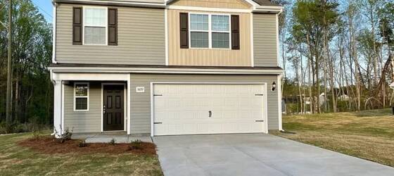 WFU Housing Room in 4 Bedroom Home at Fallen Tree Dr for Wake Forest University Students in Winston Salem, NC